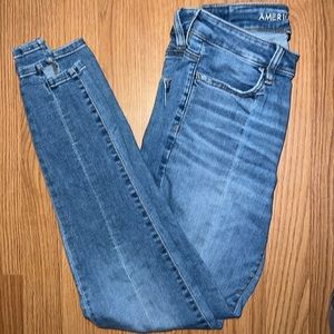 Women American Eagle Hi-Rise Jegging. s